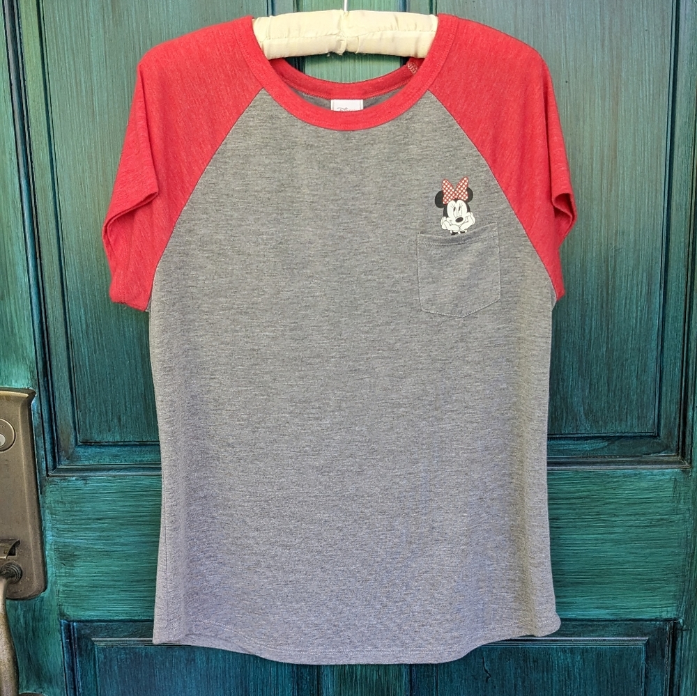 🔴 CLEARANCE   Disney Minnie Mouse Peeking Pocket Jersey Tee Shirt